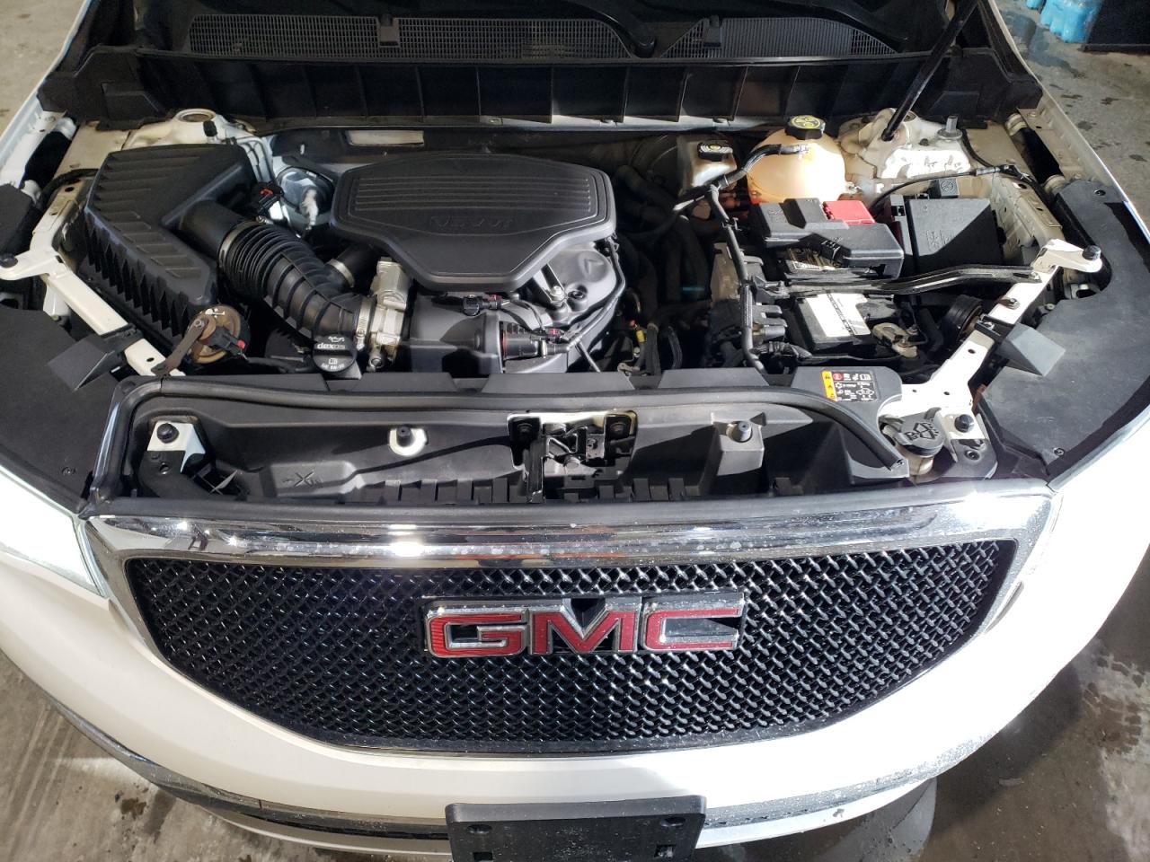 2018 GMC Acadia - Image 12