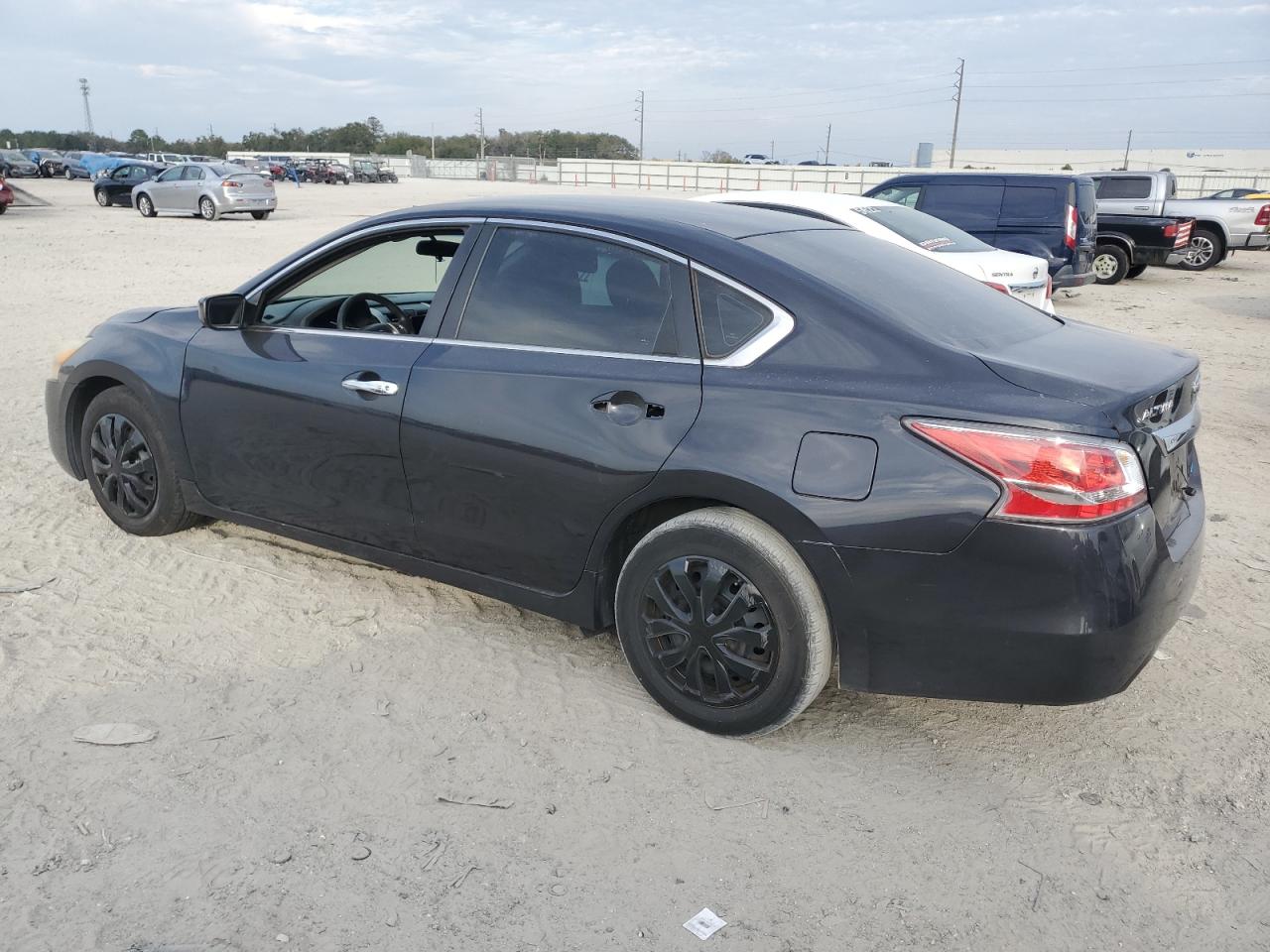 2014 Nissan Altima - Image 2