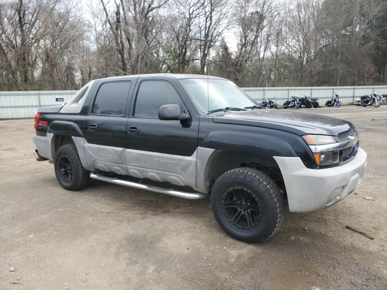 2002 Chevrolet Avalanche - Image 4
