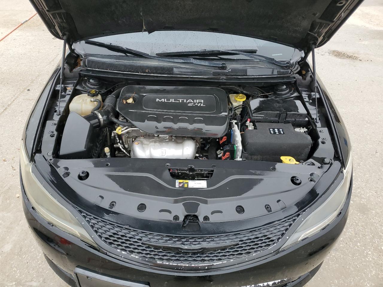 2015 Chrysler 200 - Image 11