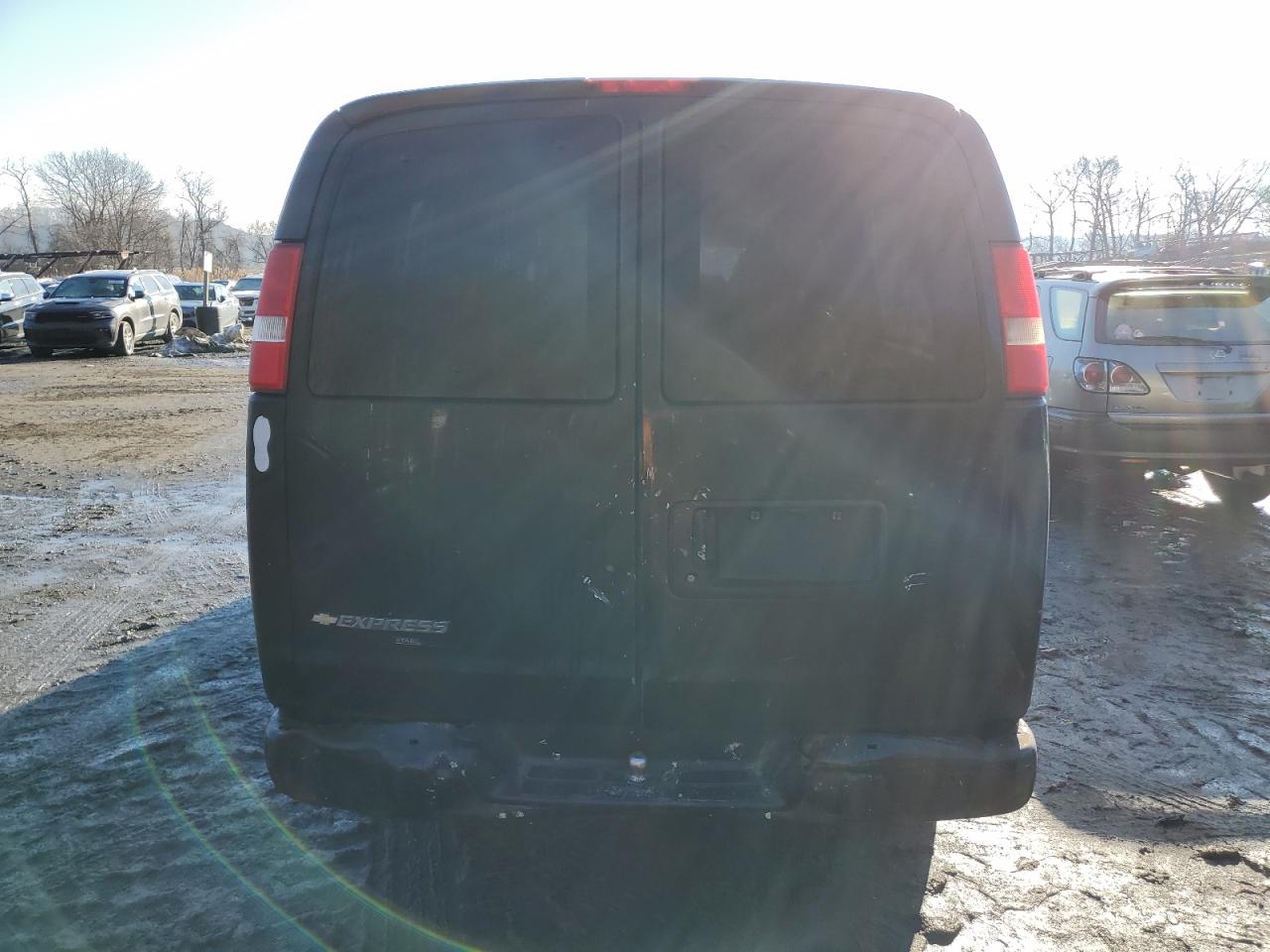 2012 Chevrolet Express - Image 6