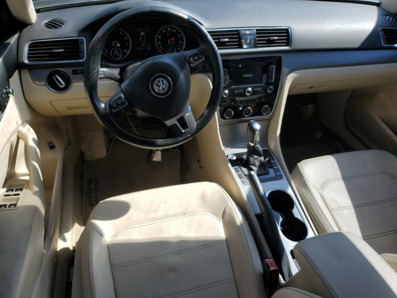 2014 Volkswagen Passat - Image 8