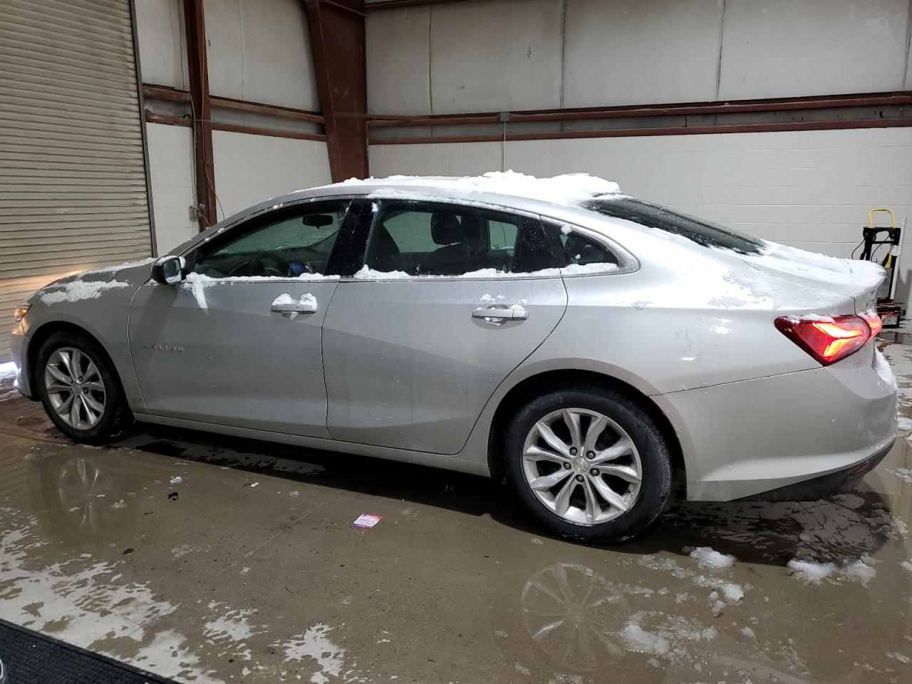2019 Chevrolet Malibu - Image 2