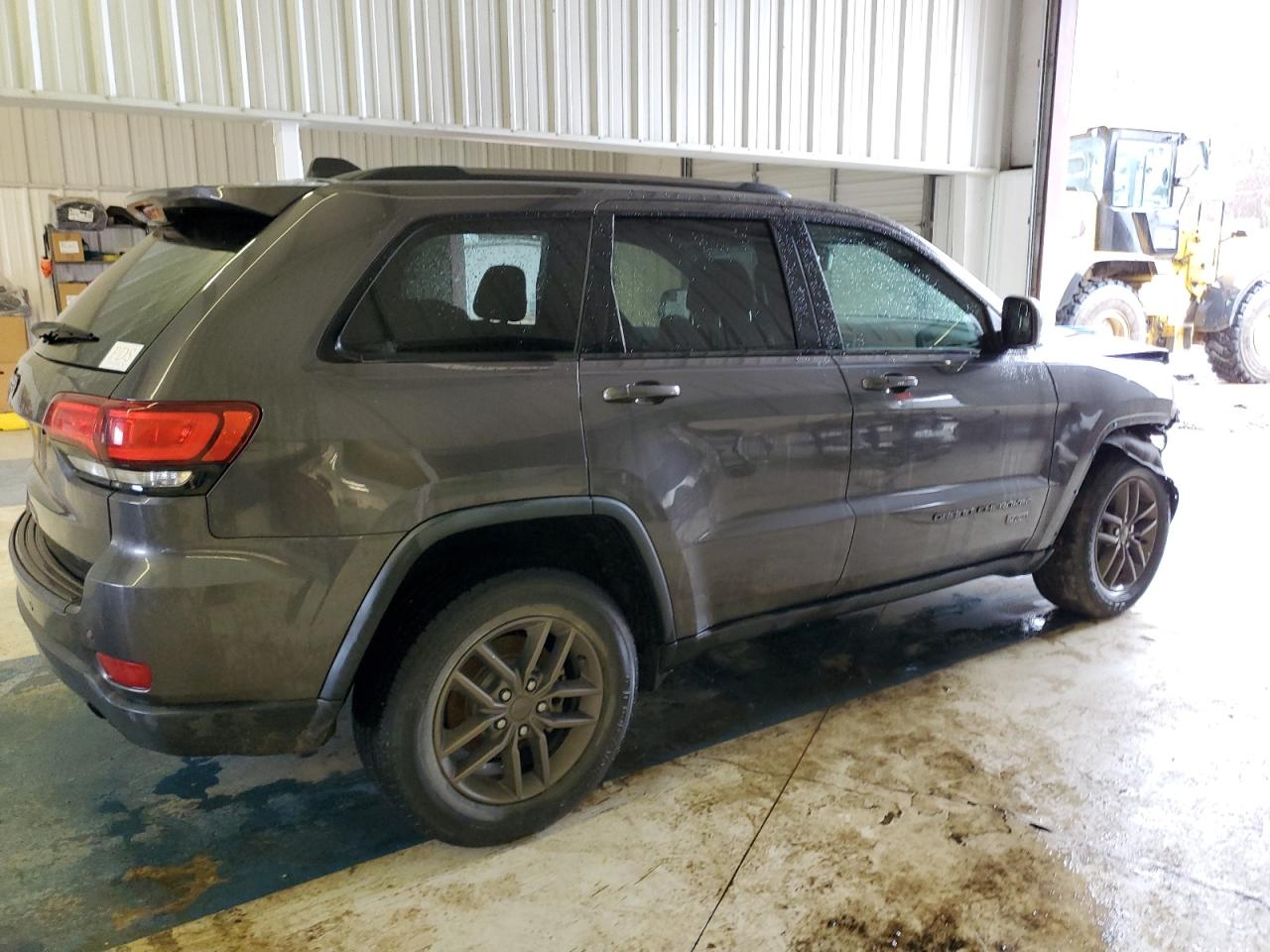 2017 Jeep Grand Cherokee - Image 3