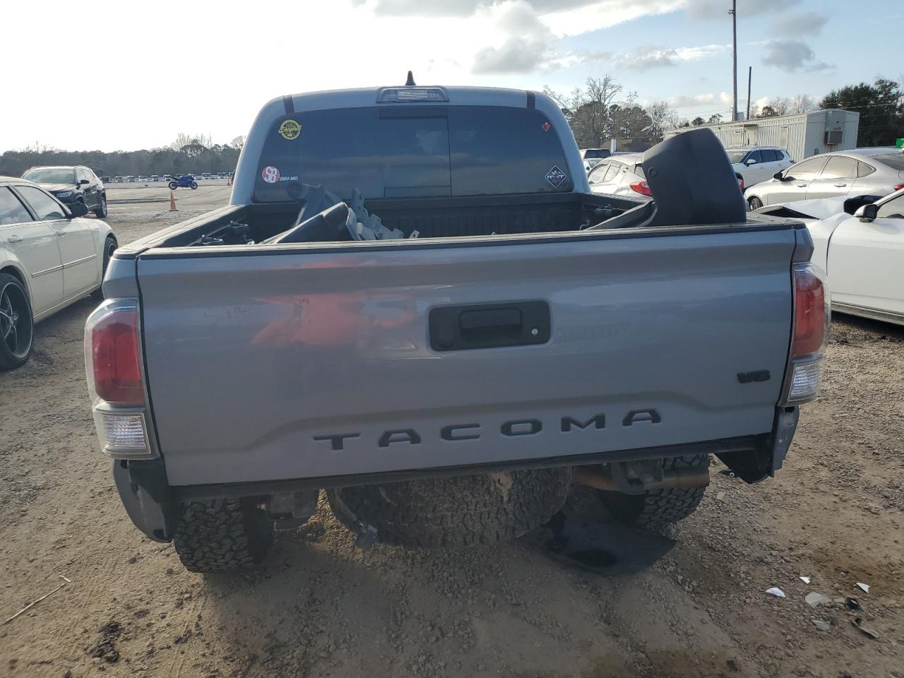 2020 Toyota Tacoma - Image 6