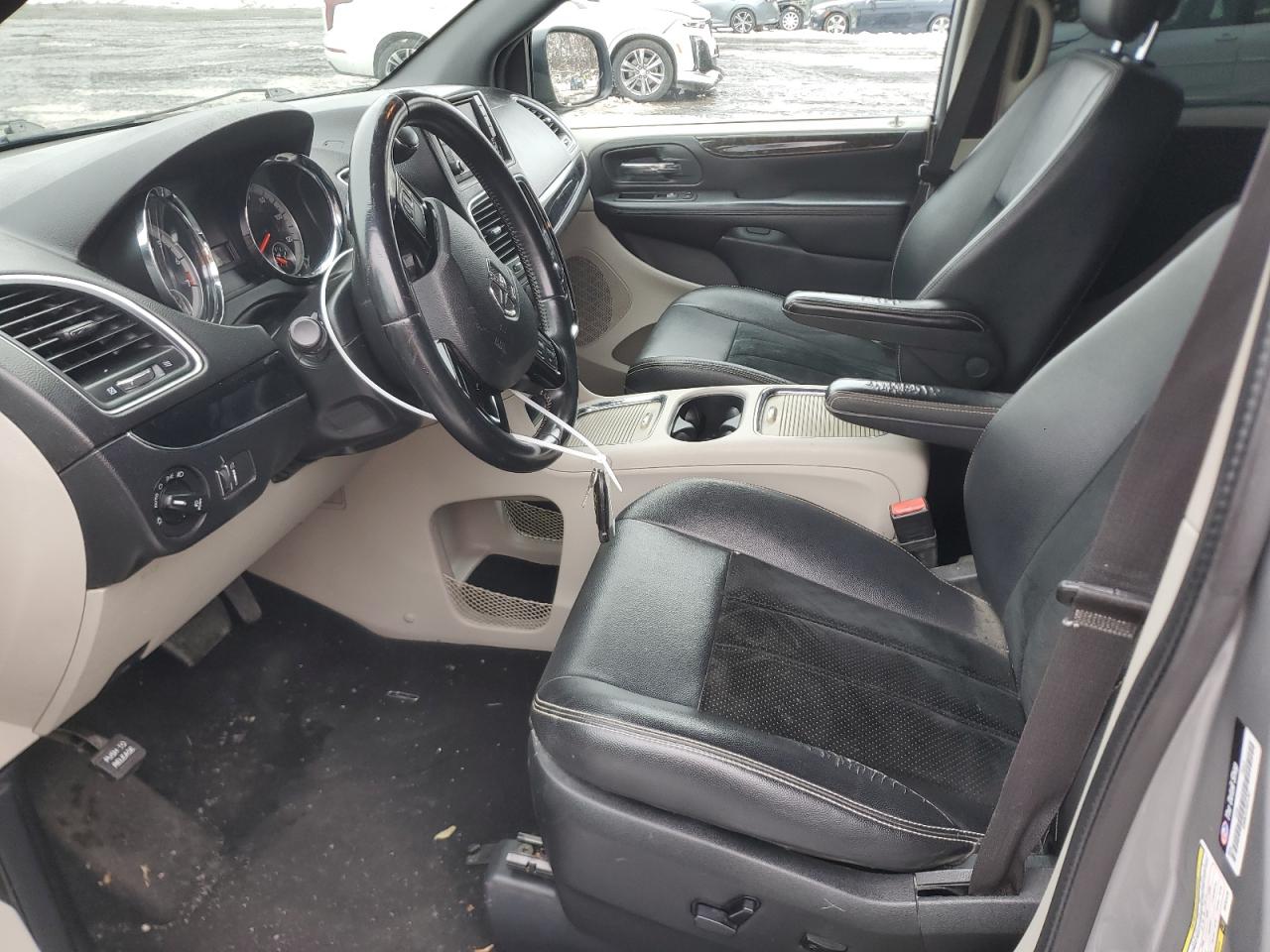2017 Dodge Caravan - Image 7