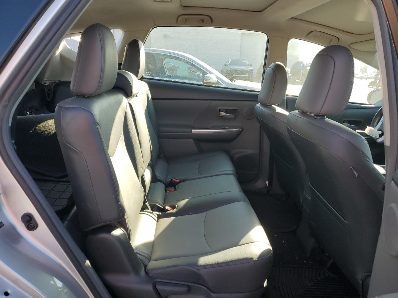 2012 Toyota Prius - Image 10