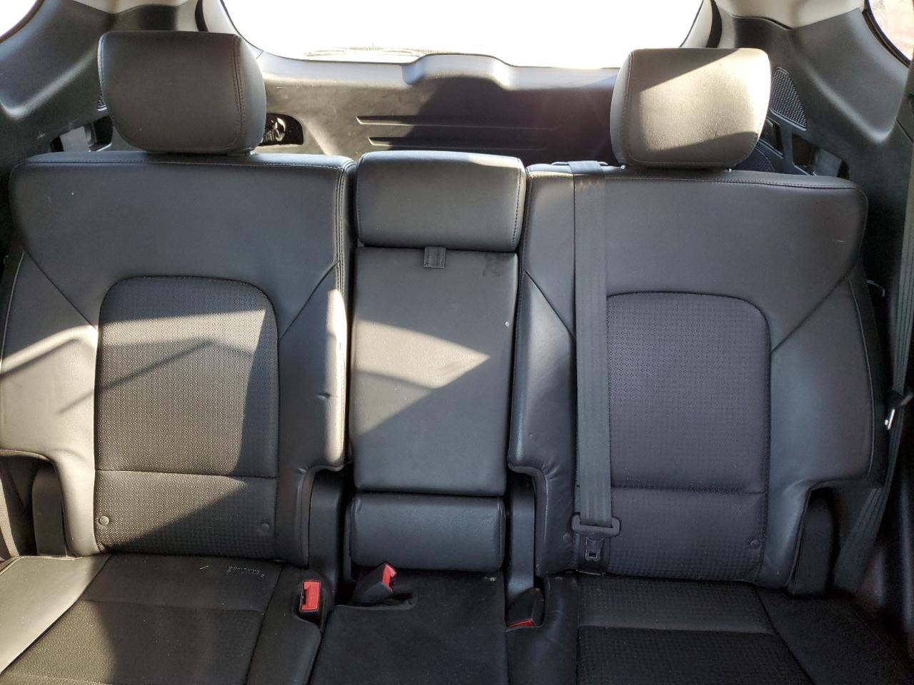 2013 Hyundai Santa Fe - Image 10