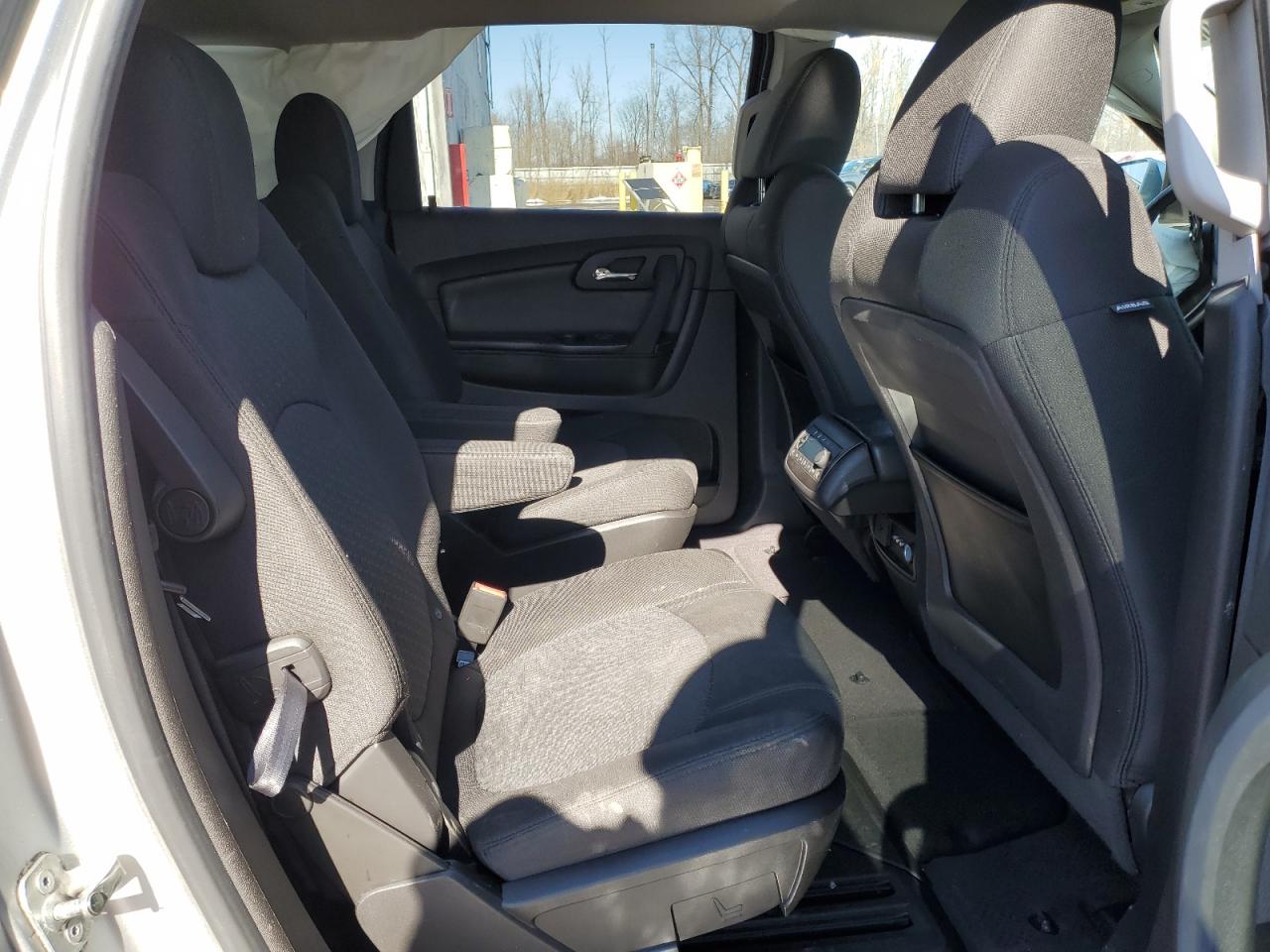 2010 Chevrolet Traverse - Image 11