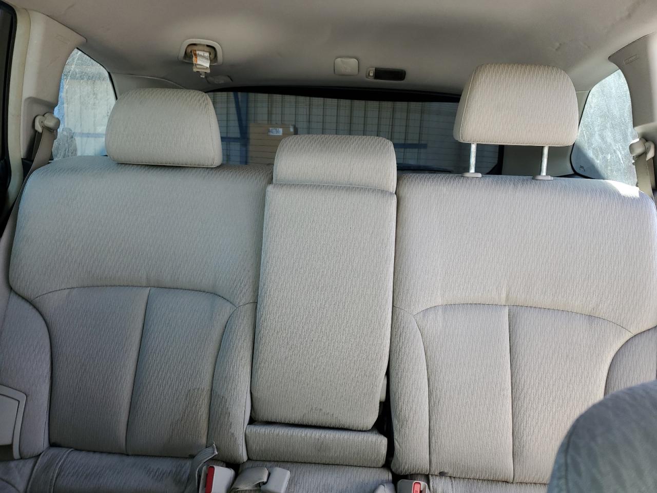 2011 Subaru Outback - Image 10