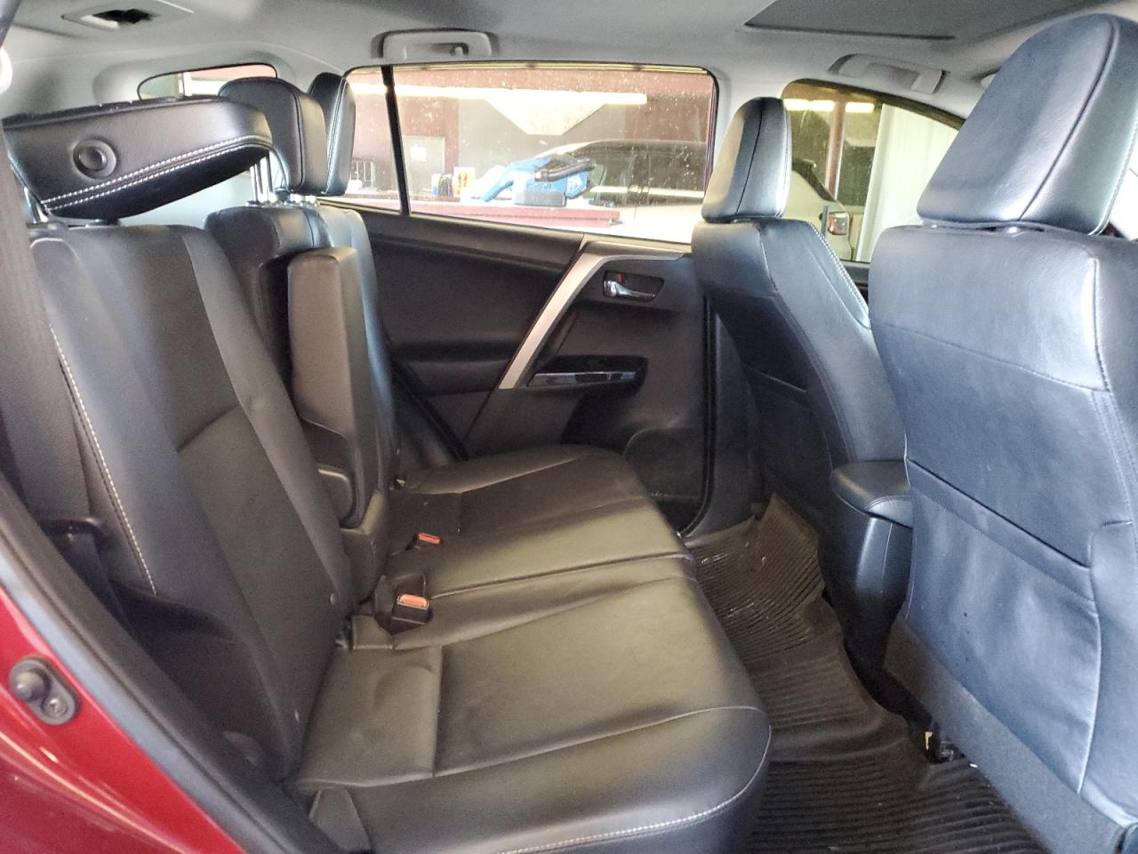 2018 Toyota RAV 4 - Image 12