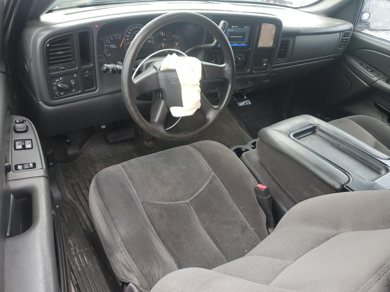 2004 GMC Sierra - Image 8