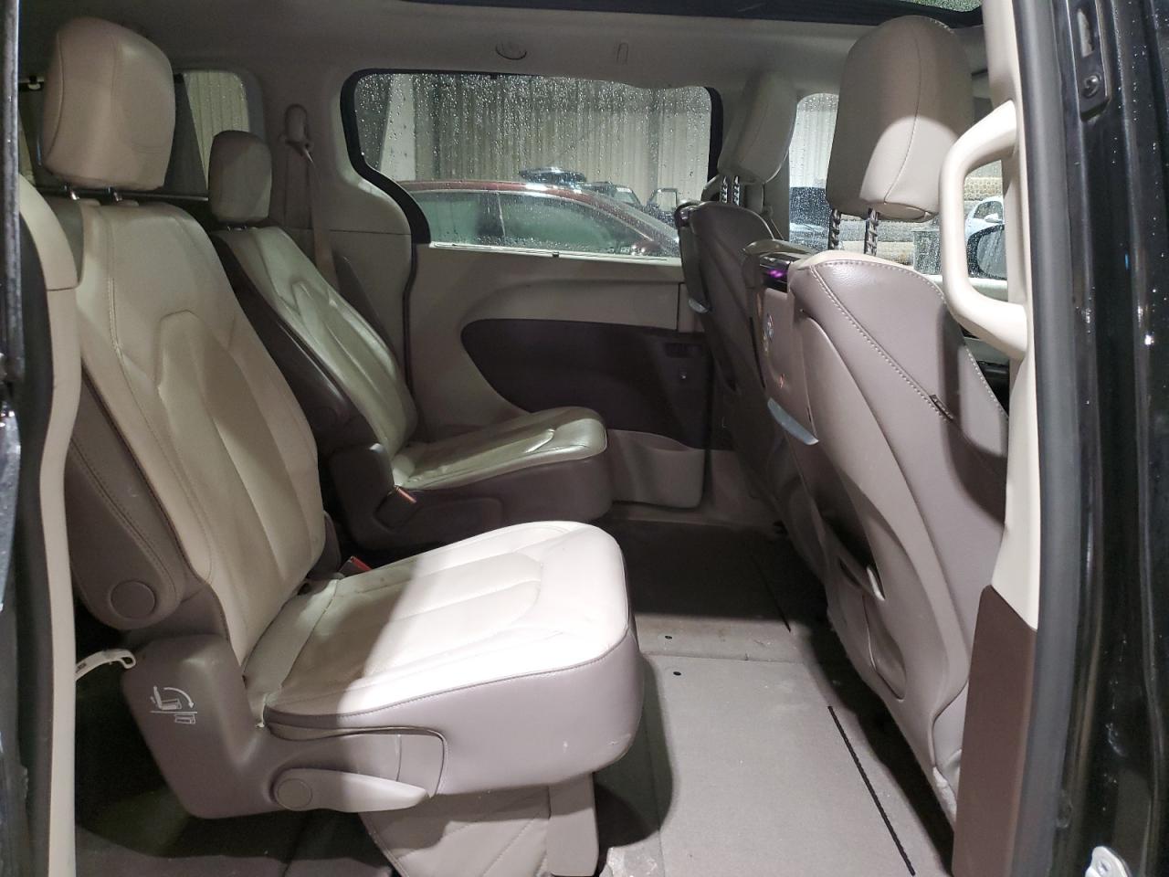 2019 Chrysler Pacifica - Image 11