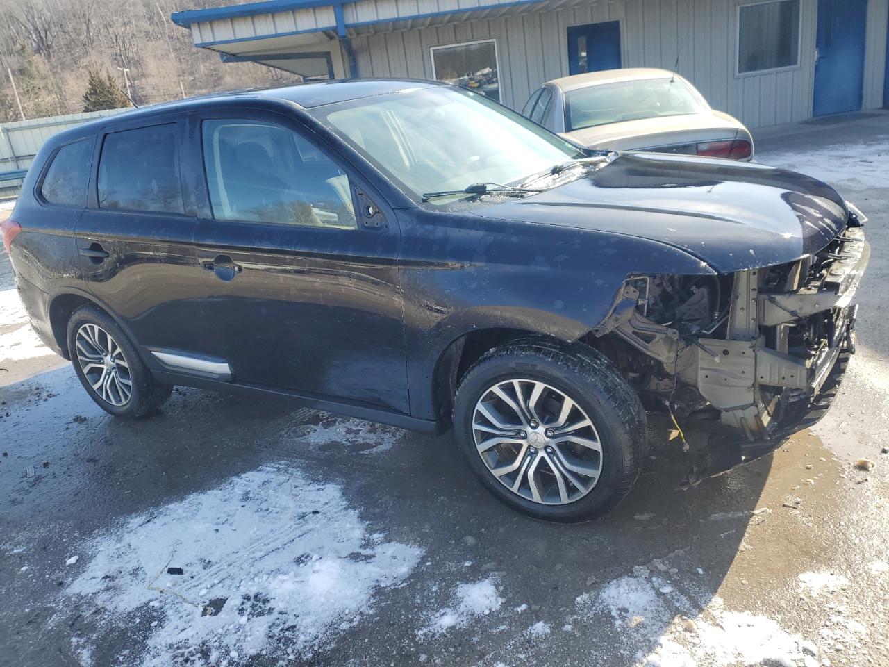 2016 Mitsubishi Outlander - Image 4