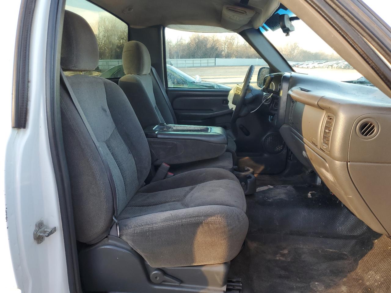 2006 Chevrolet Silverado - Image 10
