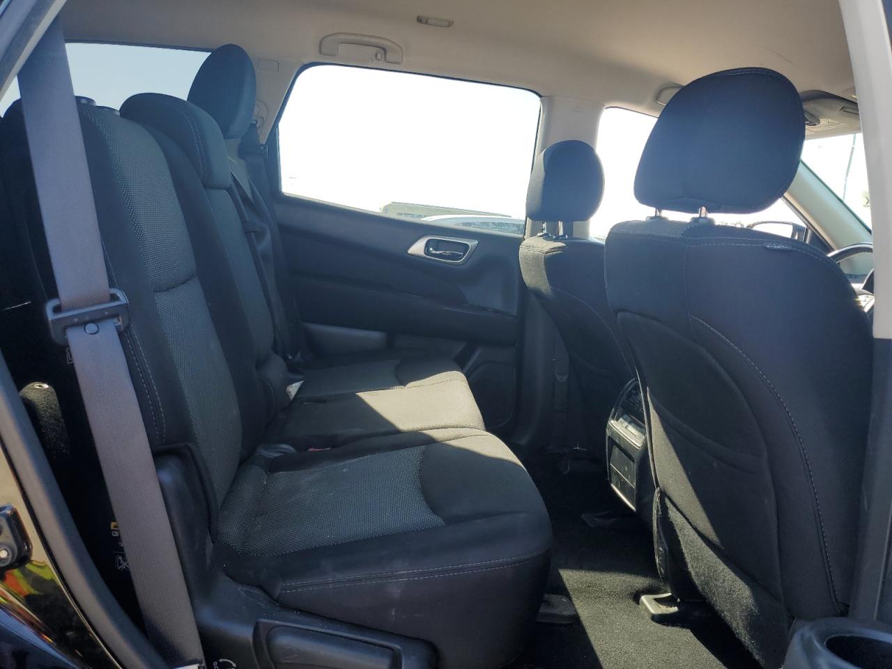 2017 Nissan Pathfinder - Image 12