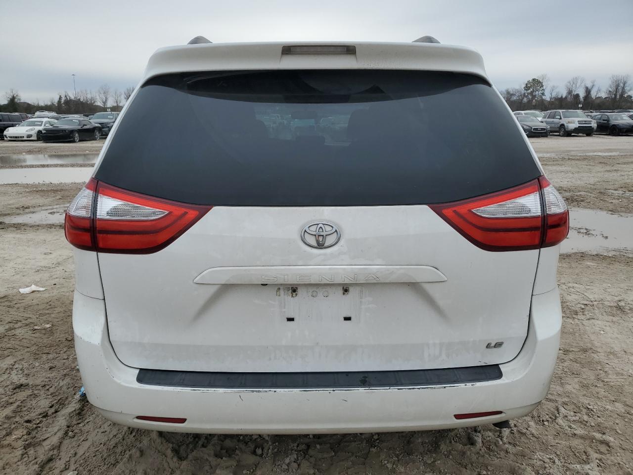 2015 Toyota Sienna - Image 6