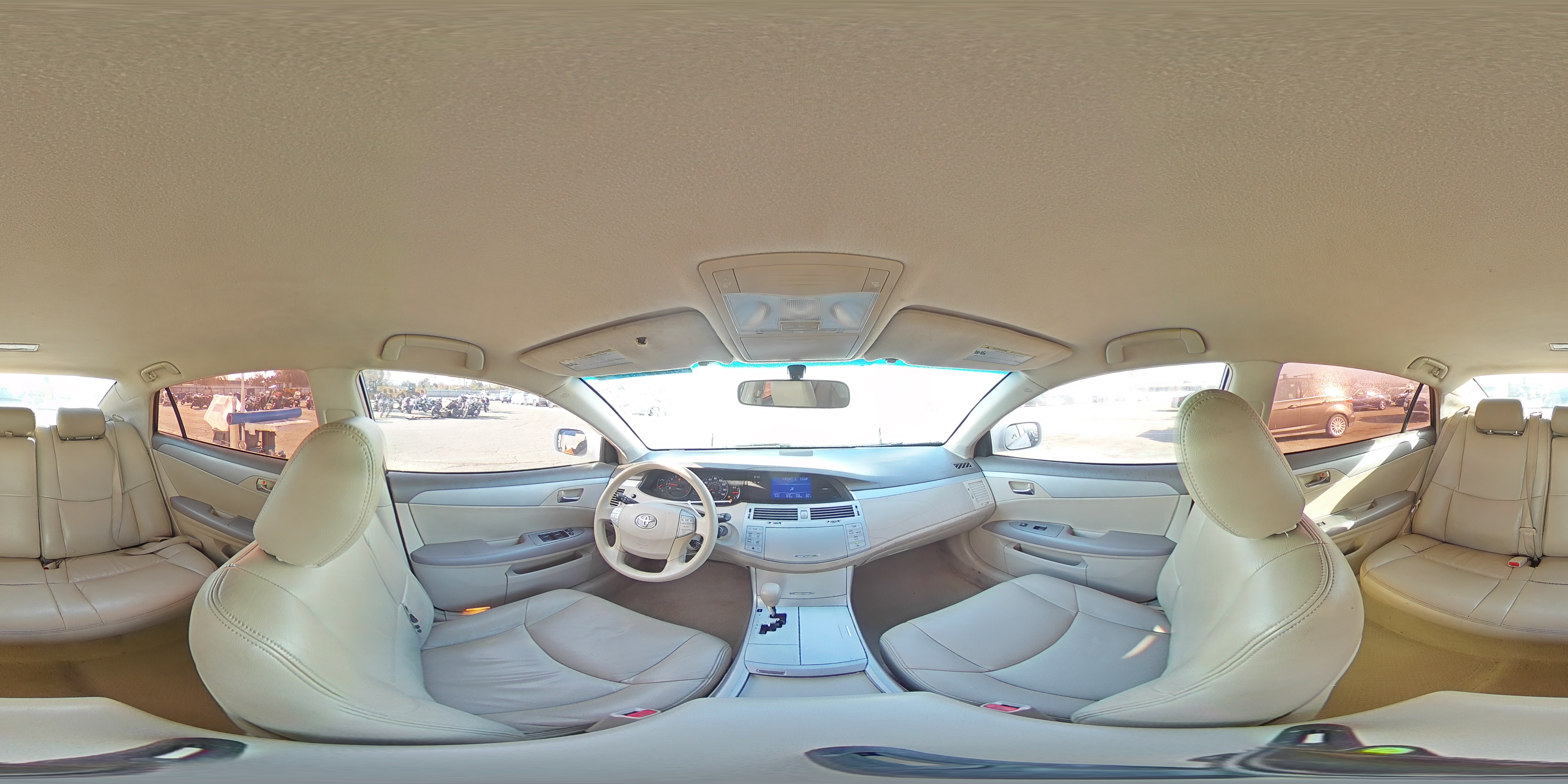 2010 Toyota Avalon - Image 13