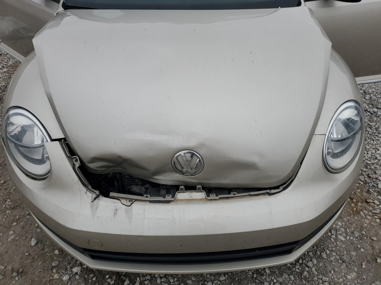 2012 Volkswagen Beetle - Image 12