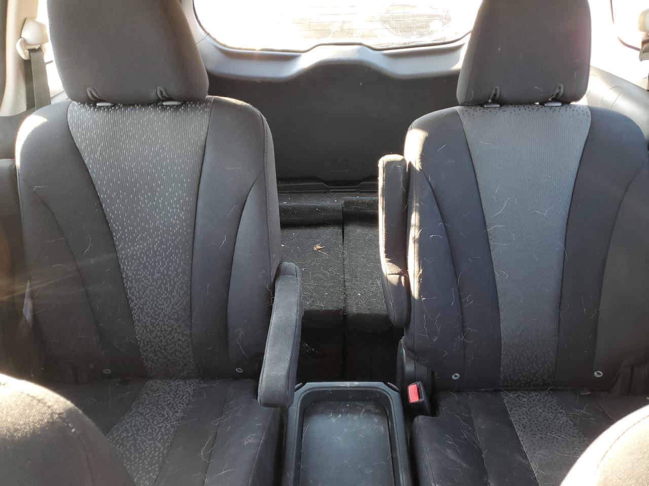 2012 Mazda 5 - Image 10