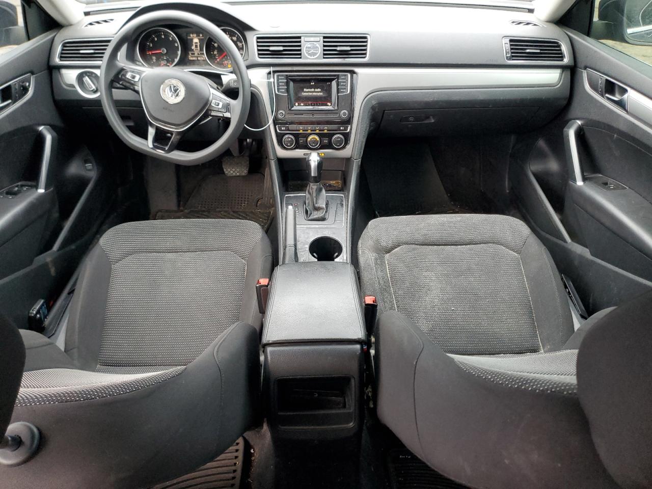 2017 Volkswagen Passat - Image 8