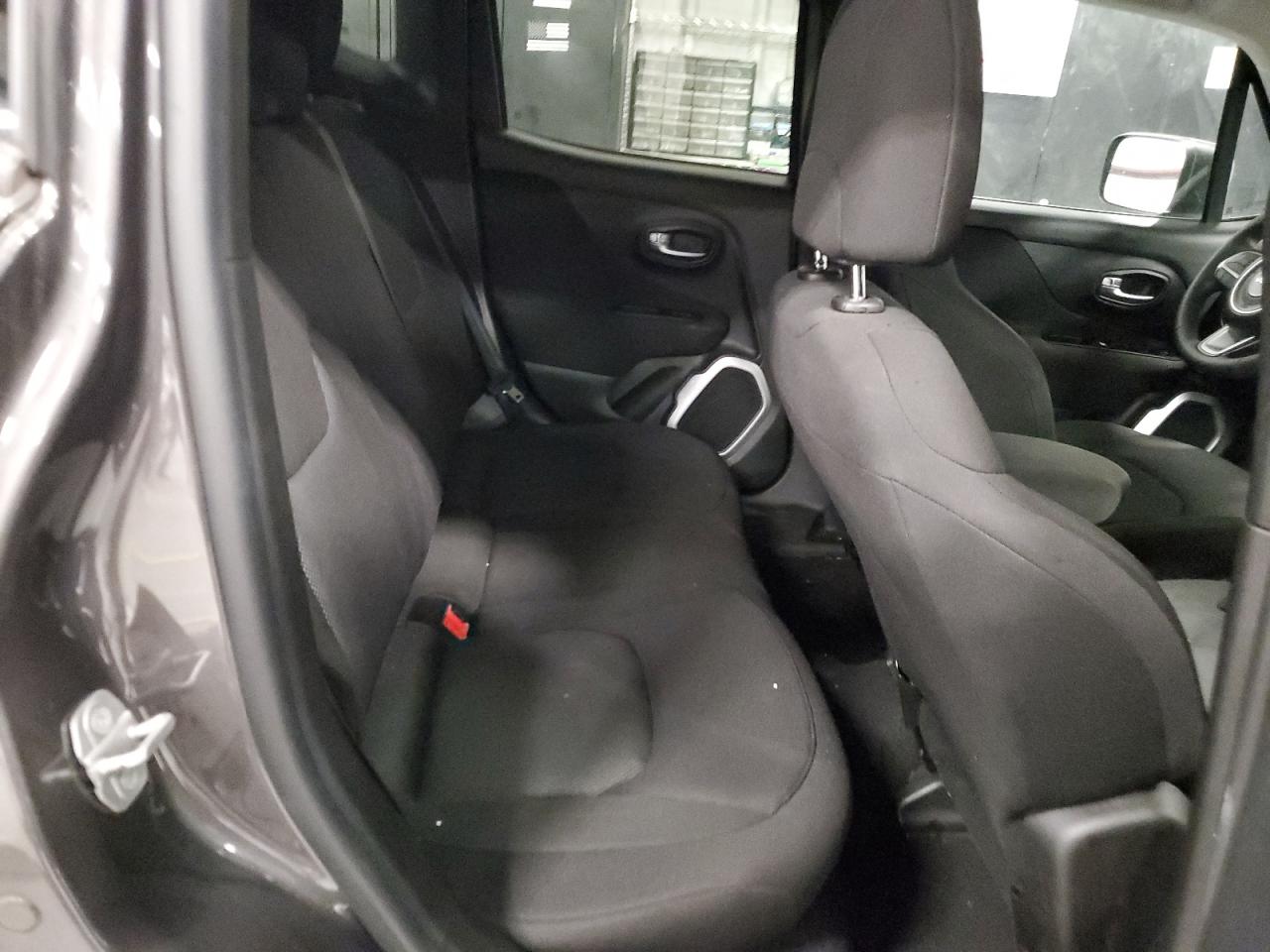 2018 Jeep Renegade - Image 10
