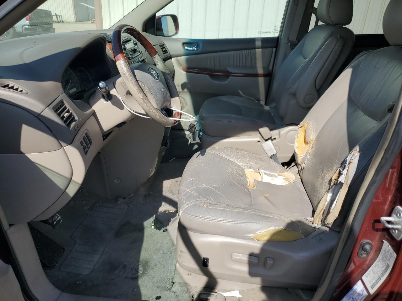 2004 Toyota Sienna - Image 7