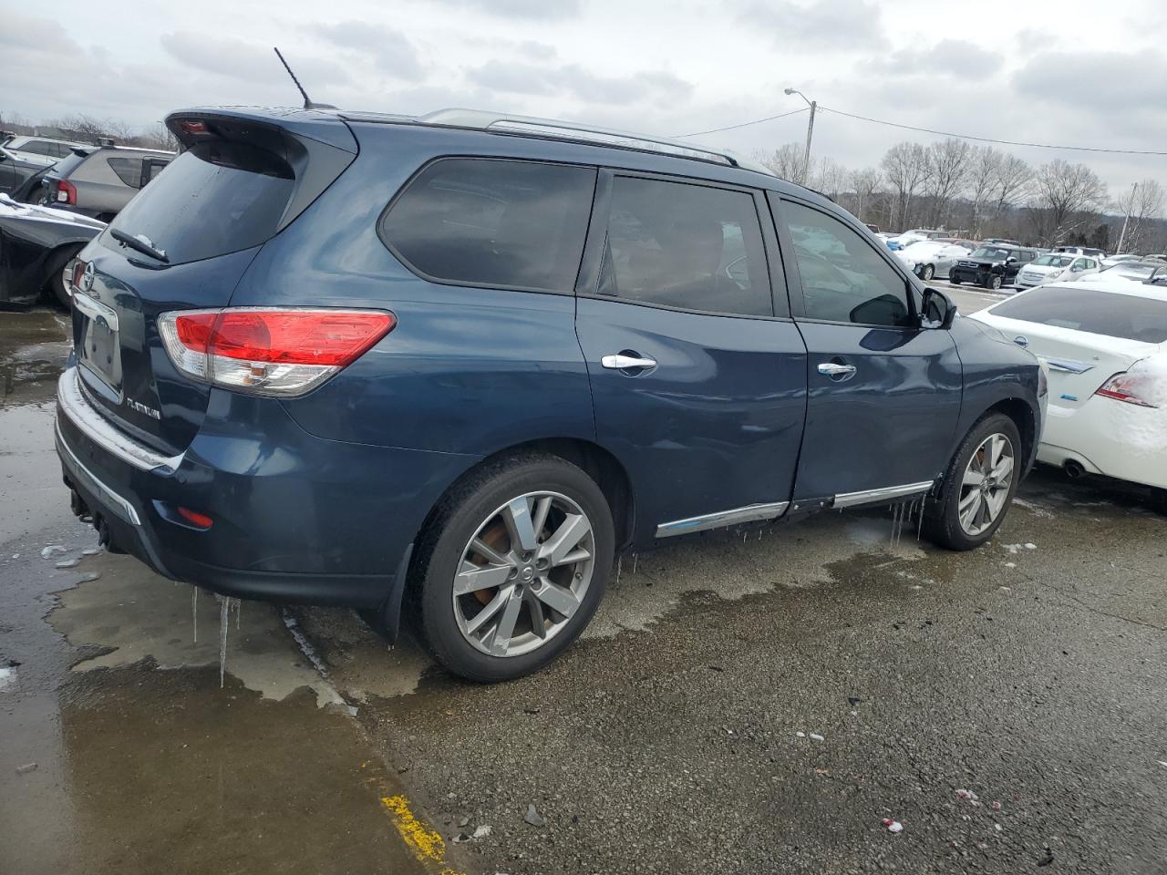 2013 Nissan Pathfinder - Image 3
