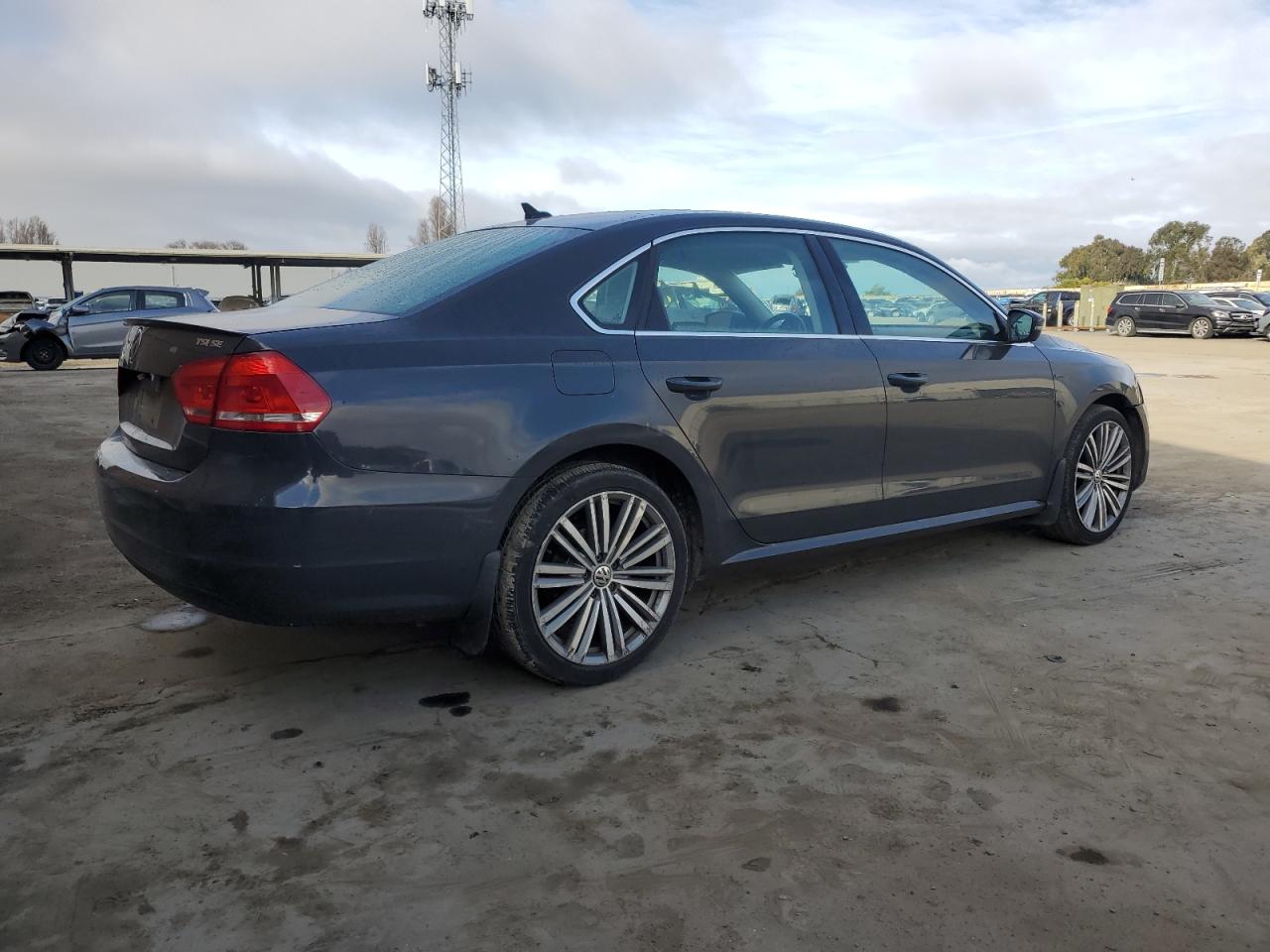 2015 Volkswagen Passat - Image 3
