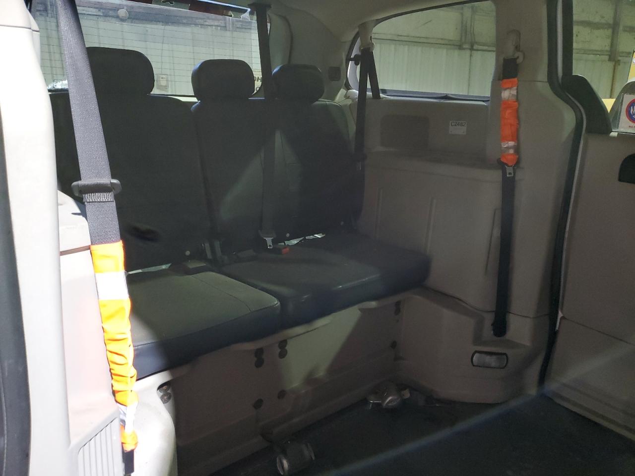 2016 Dodge Caravan - Image 11