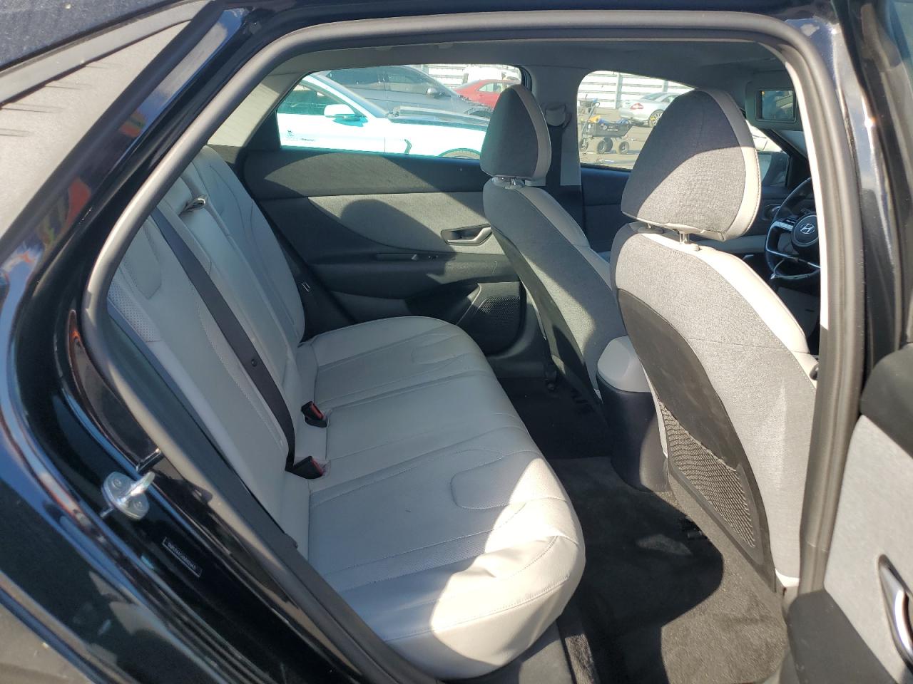 2021 Hyundai Elantra - Image 10