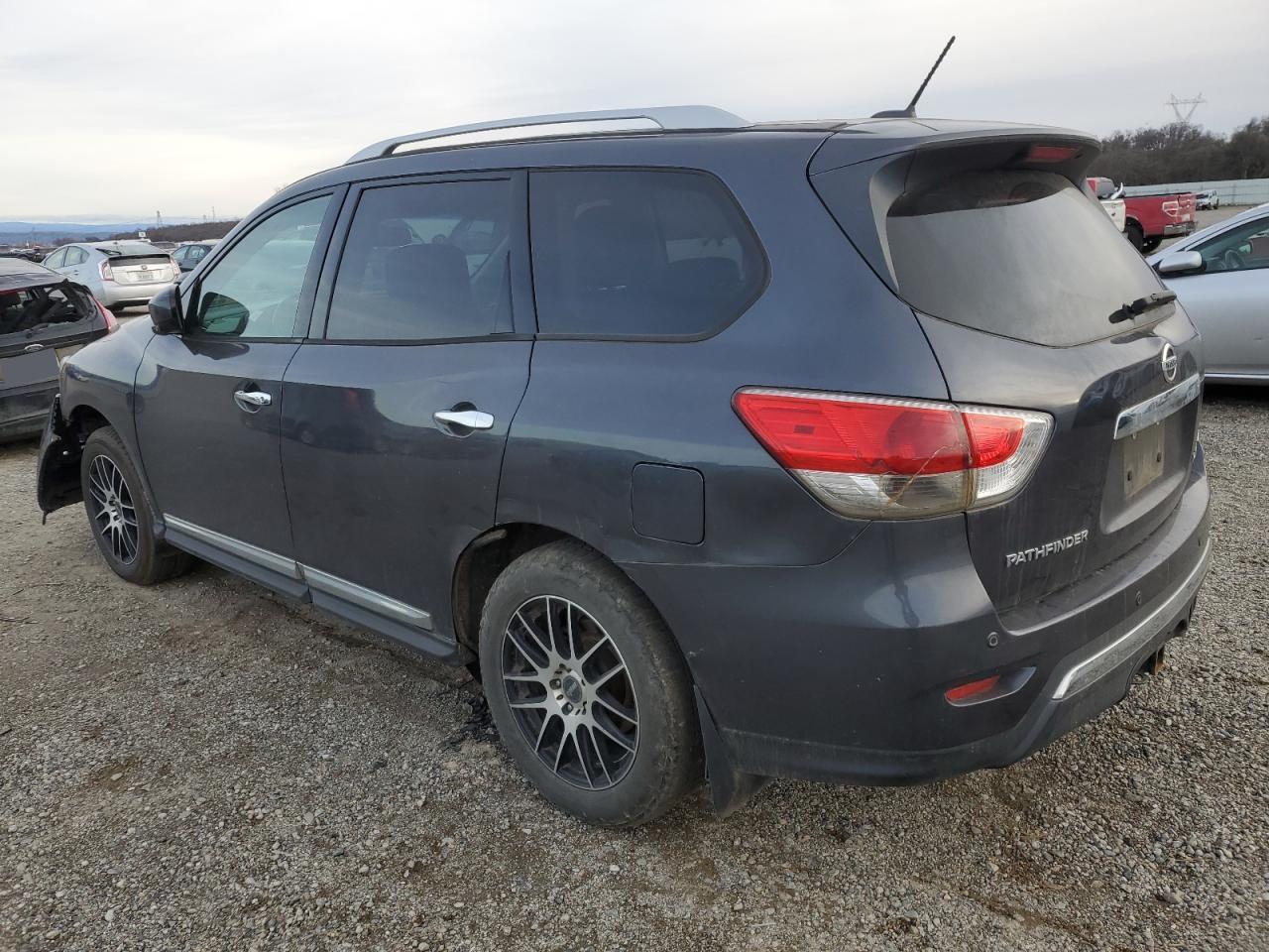 2014 Nissan Pathfinder - Image 2