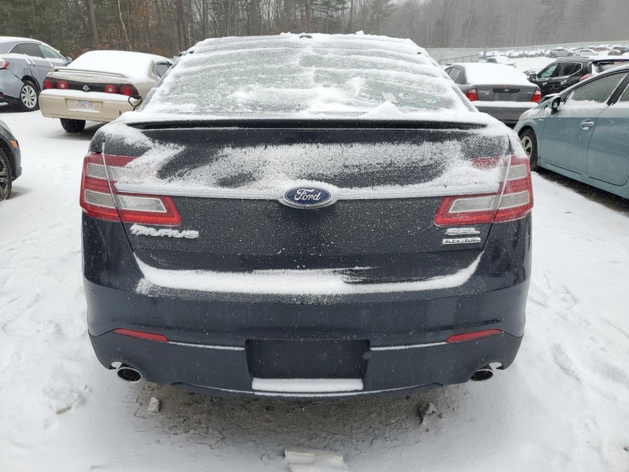 2015 Ford Taurus - Image 6