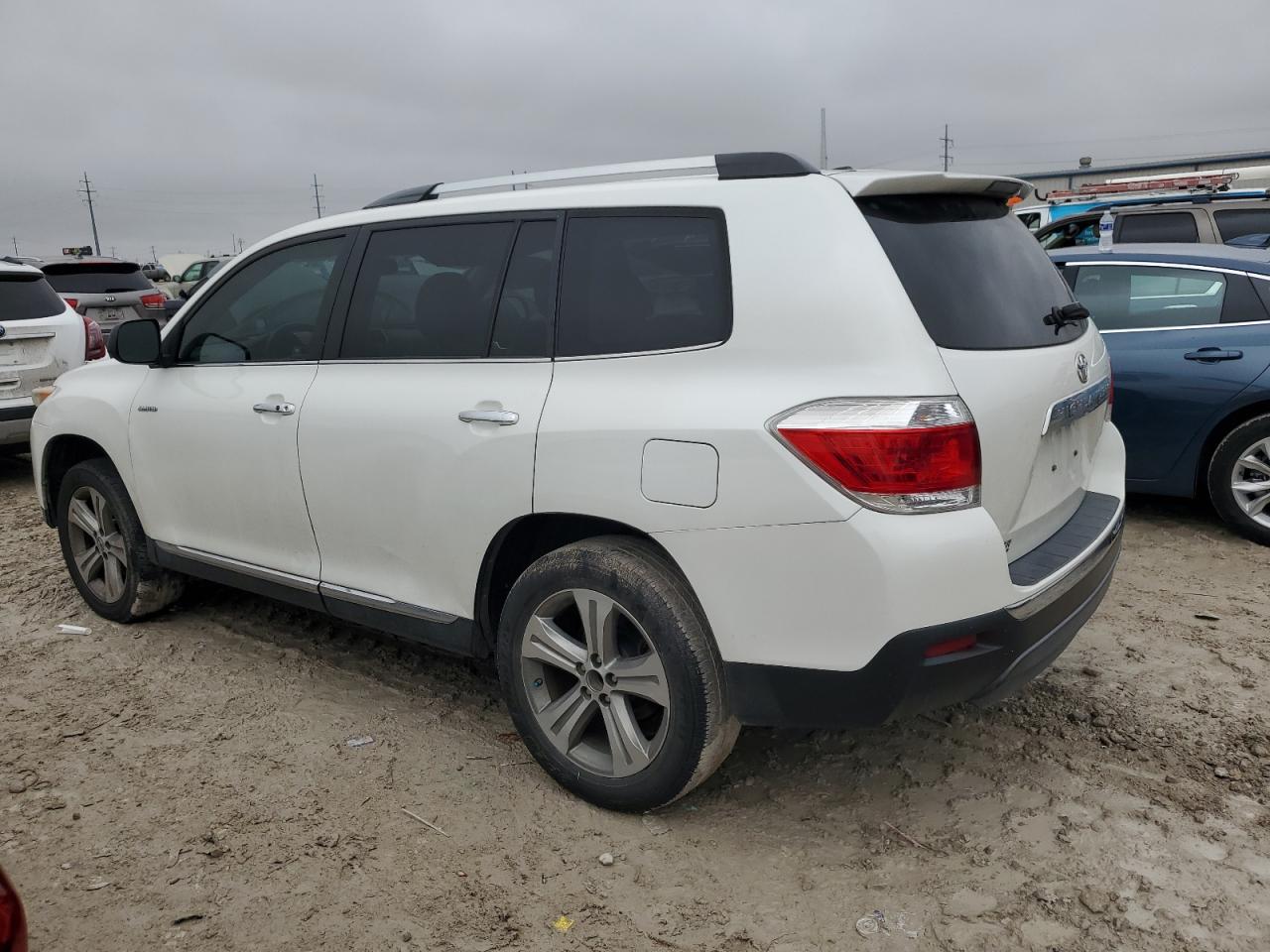 2011 Toyota Highlander - Image 2