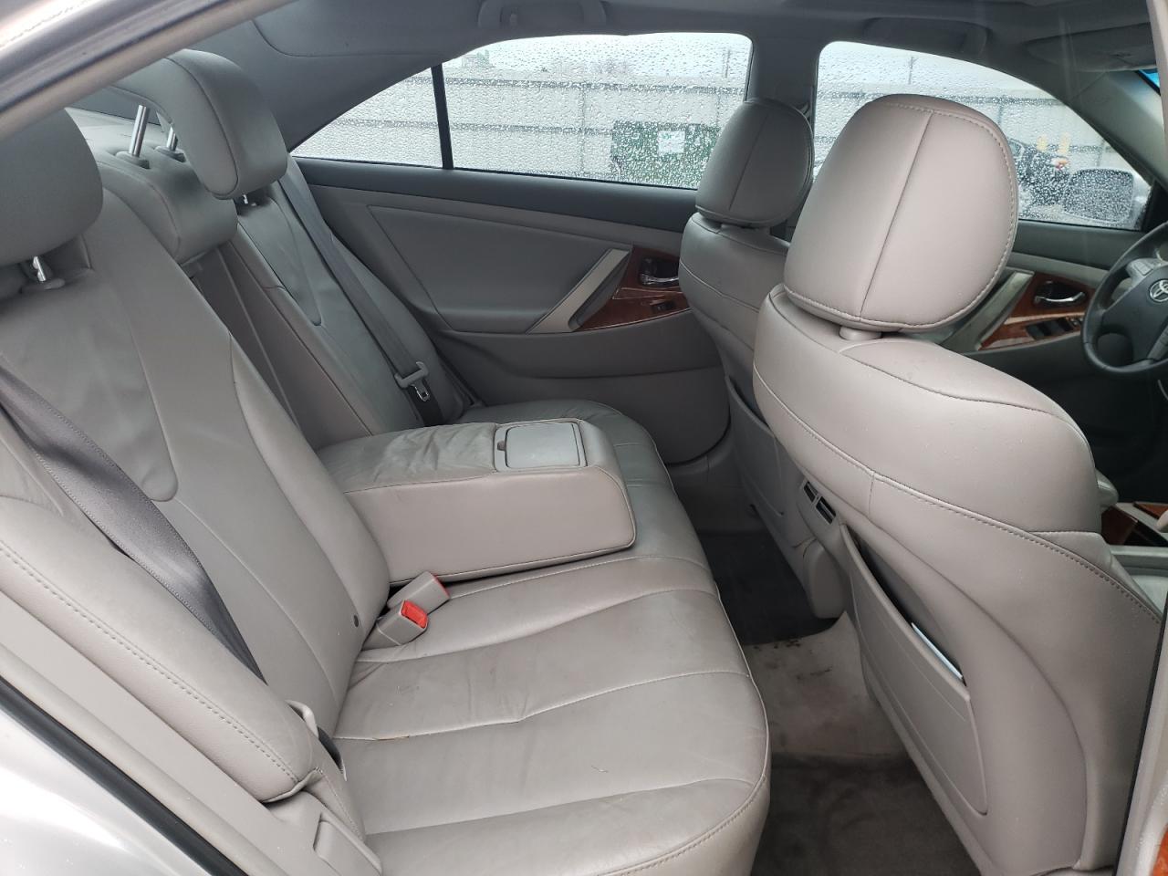 2011 Toyota Camry - Image 10