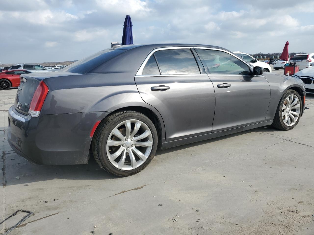 2017 Chrysler 300 - Image 3