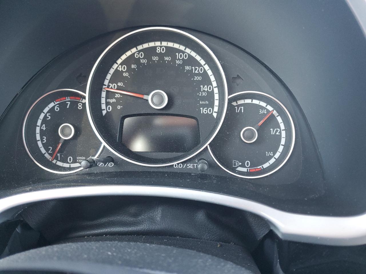 2013 Volkswagen Beetle - Image 9