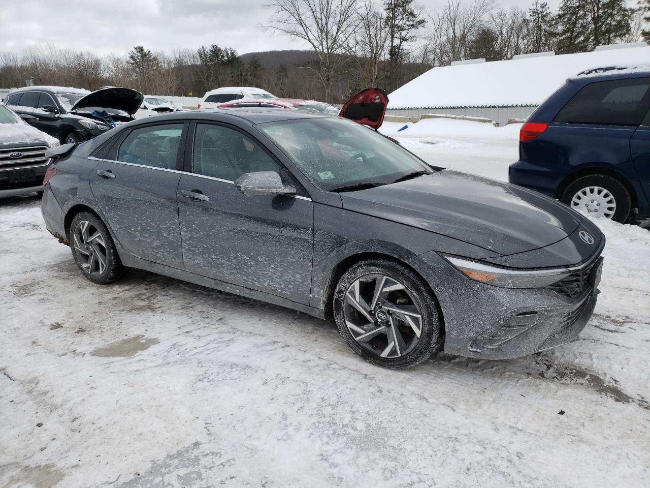 2024 Hyundai Elantra - Image 4
