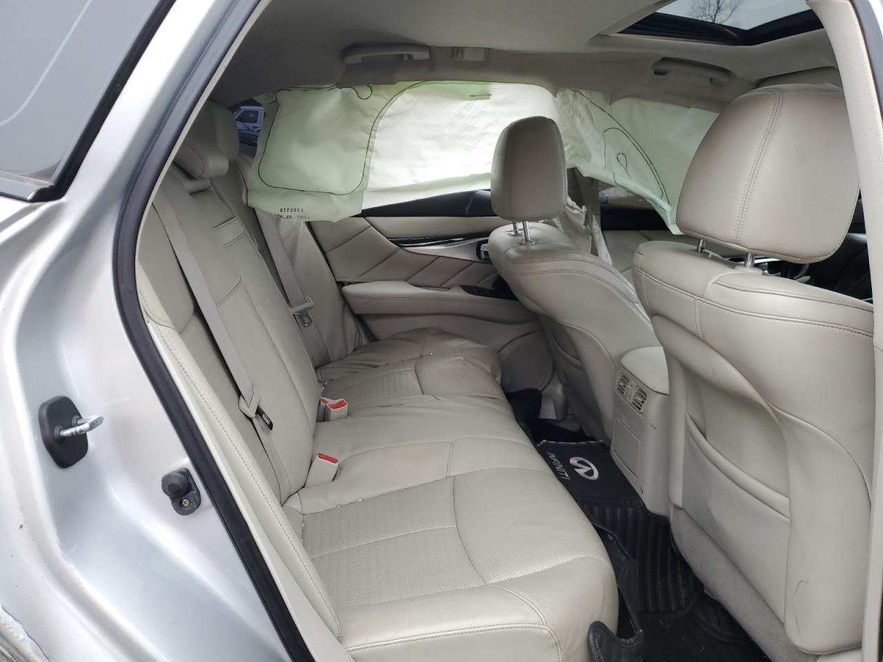 2012 Infiniti M - Image 10