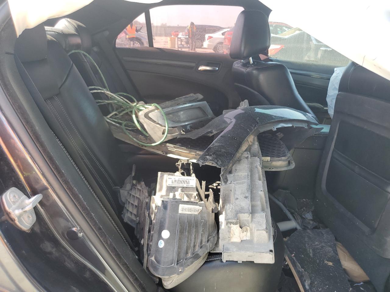 2016 Chrysler 300 - Image 10