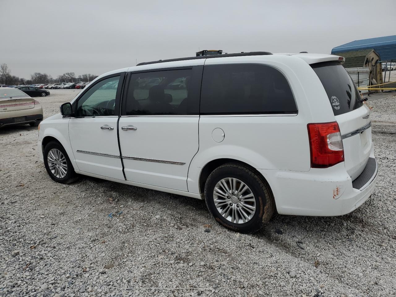 2015 Chrysler Town & Country - Image 2