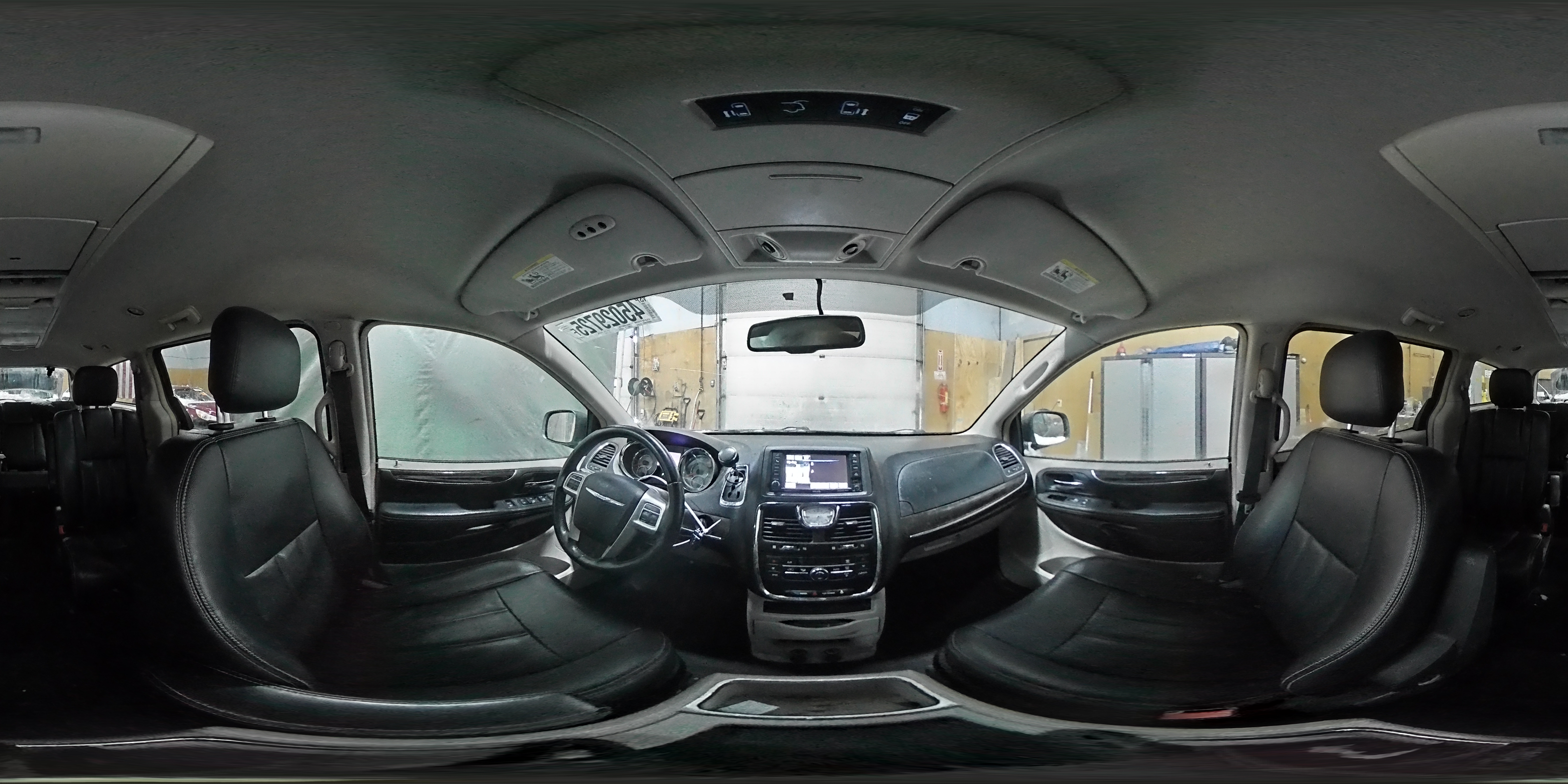 2014 Chrysler Town & Country - Image 16