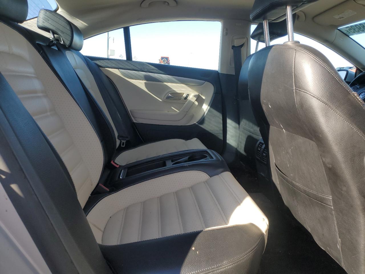 2010 Volkswagen Passat CC - Image 10
