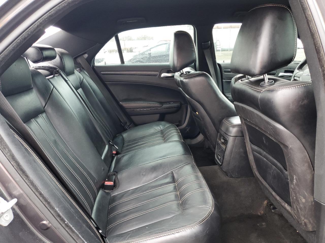 2015 Chrysler 300 - Image 10