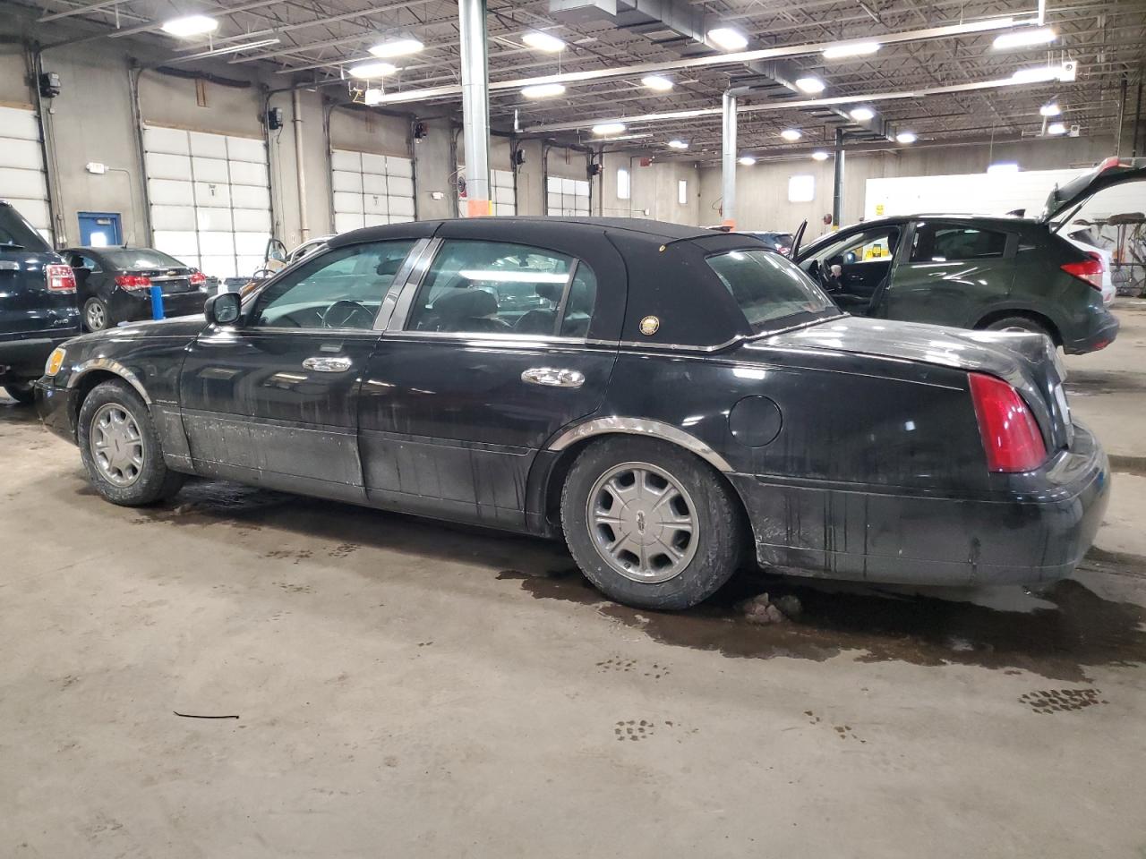 2000 Lincoln Town Car - Image 2