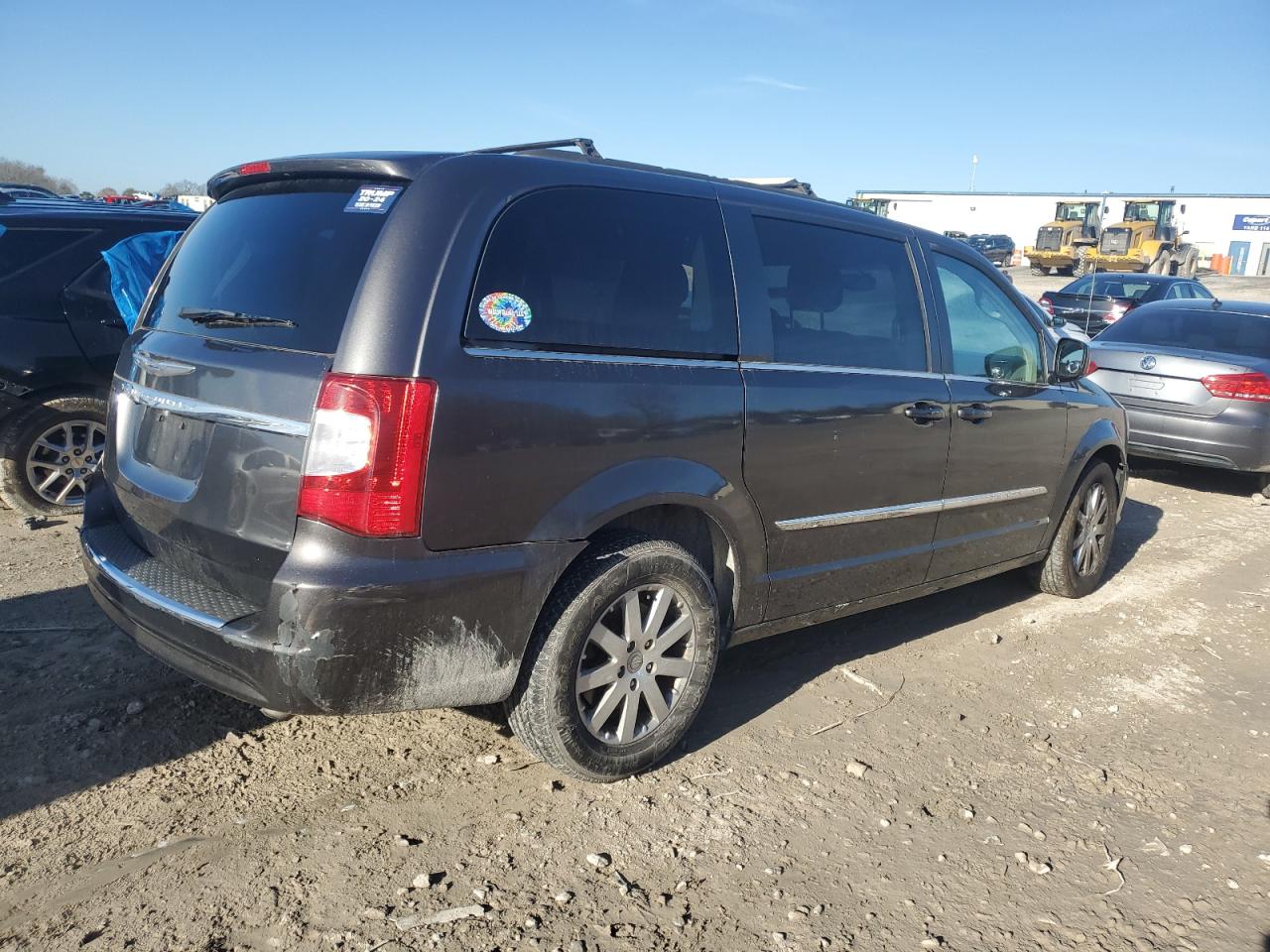 2015 Chrysler Town & Country - Image 3