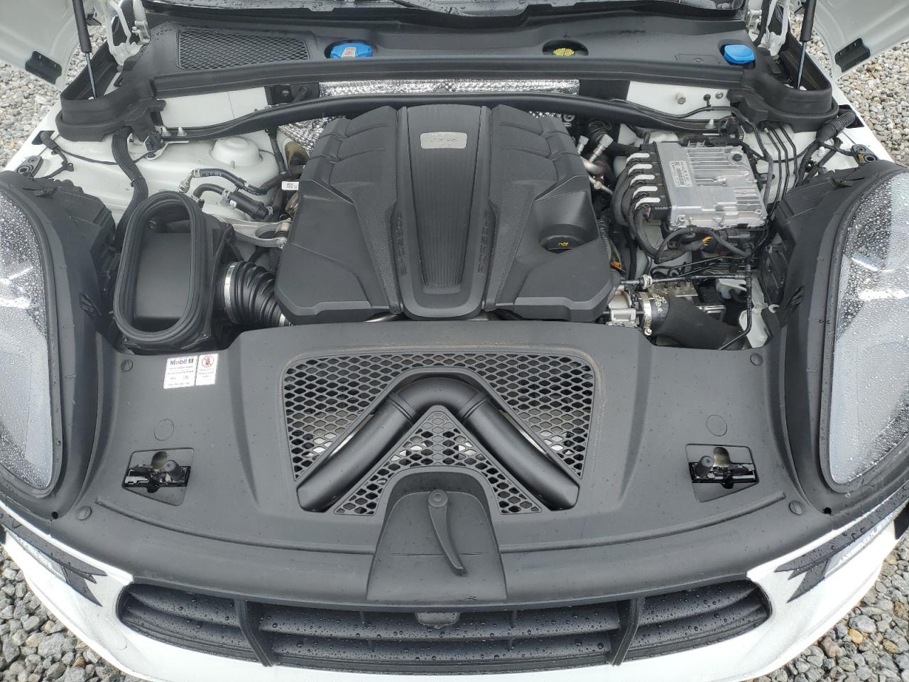 2021 Porsche Macan - Image 12
