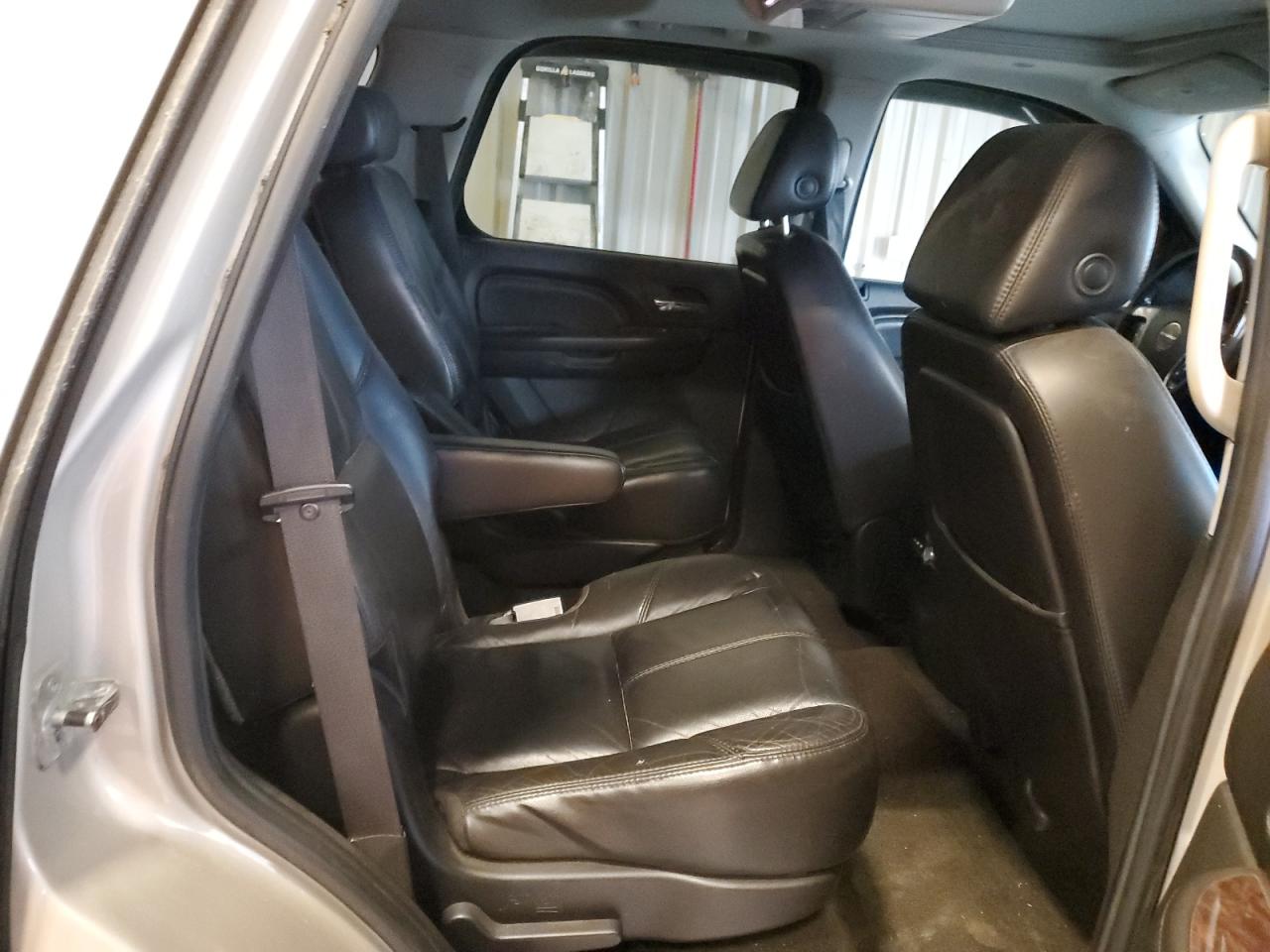 2007 GMC Yukon - Image 12