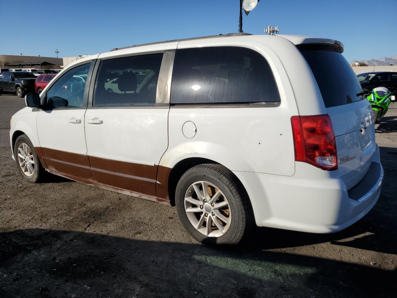 2016 Dodge Caravan - Image 2