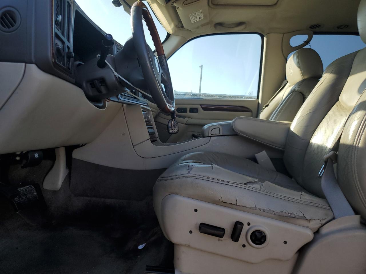2004 Cadillac Escalade - Image 7